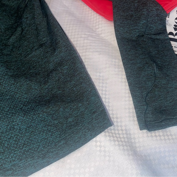 Lululemon Swiftly 2.0 Race Length Top. Long Sleeve Teal Lagoon/Black. Size 14 - Picture 4 of 9